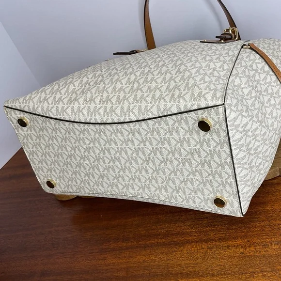 Michael Kors White/Brown Signature Coated Canvas Voyager Tote - Picture 7 of 9